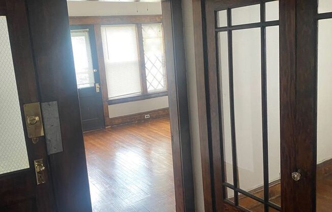 2 beds, 1 bath, 700 sqft, $1,200, Unit MN03