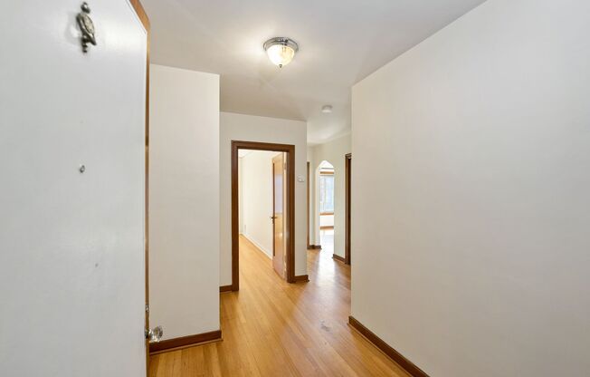 1 bed, 1 bath, 827 sqft, $1,795, Unit 206