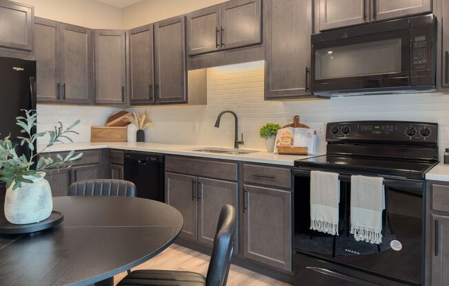 2 beds, 2.5 baths, 1,381 sqft, $2,599, Unit 4321-4