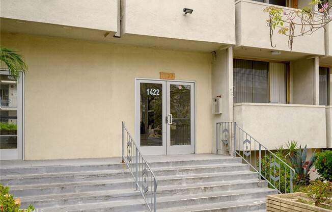 1422 N CURSON AVE