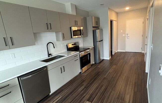 1 bed, 1 bath, 705 sqft, $1,300, Unit 219