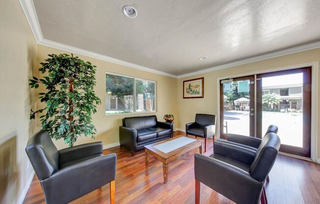 2 beds, 1 bath, $2,095, Unit # 47