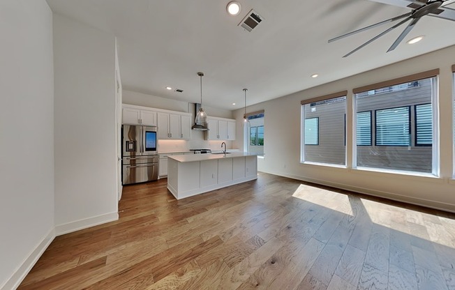129 E OSCAR DR