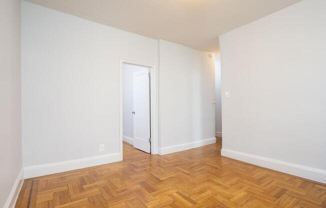 354 W 18 ST