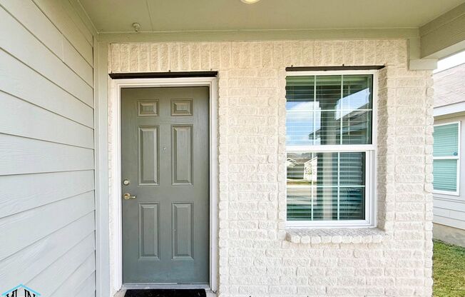 Comfort, Convenience & Accessibility! Beautiful 3-Bedroom 2-Bath Singe Storey Home Near Randolph & Ft. Sam!