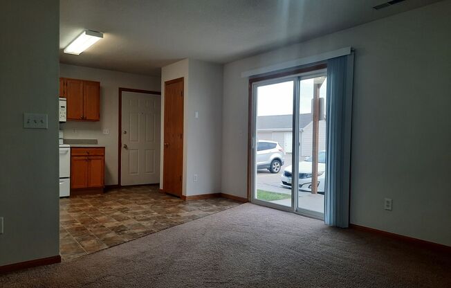 2 beds, 2 baths, 850 sqft, $985, Unit 304