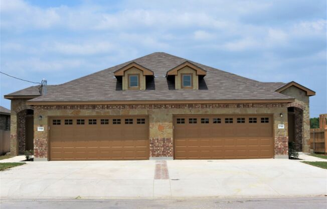 3/2/2 off HWY 46 / Fridge / Interior Washer & Dryer Connections / Fenced in Backyard / CISD