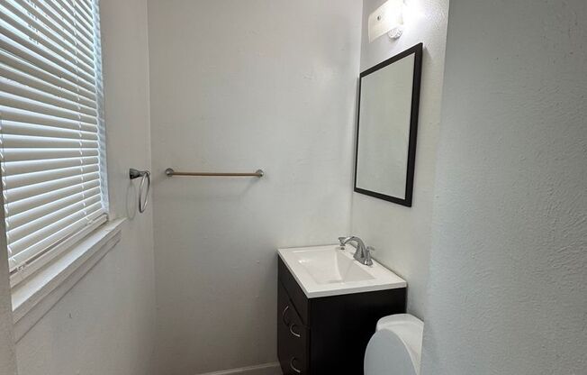 3 beds, 2 baths, $1,200, Unit 2411 ECHO ST.