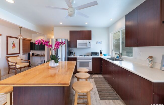 Charming Island Retreat – 3BR/2BA Home A BLOCK FROM THE OCEAN!