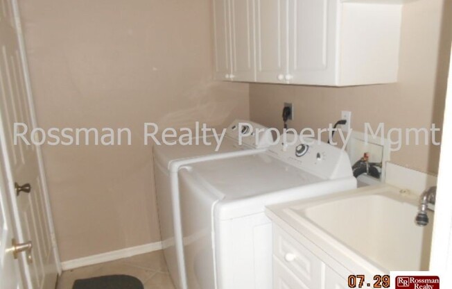 3 beds, 2 baths, $2,300