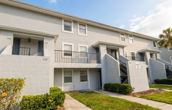 Welcome to the Waterside Community Condo — your opportunity to stop renting and start owning in Tampa, FL.
