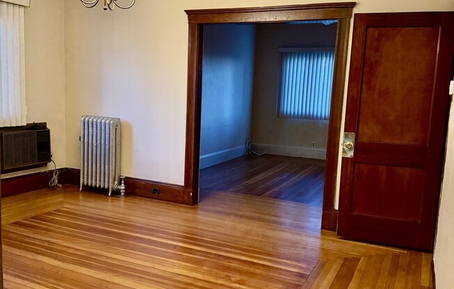 2 beds, 1 bath, 1,200 sqft, $2,600, Unit 1