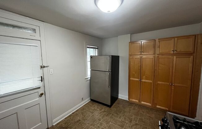 3 beds, 1 bath, 1,204 sqft, $1,895, Unit 714 Sheridan Ave.