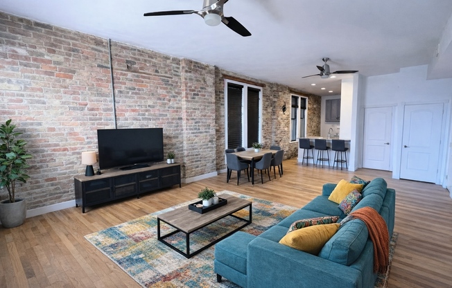 2129 N Southport Ave C3