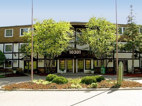 1 bed, 1 bath, 812 sqft, $1,250, Unit 101-107