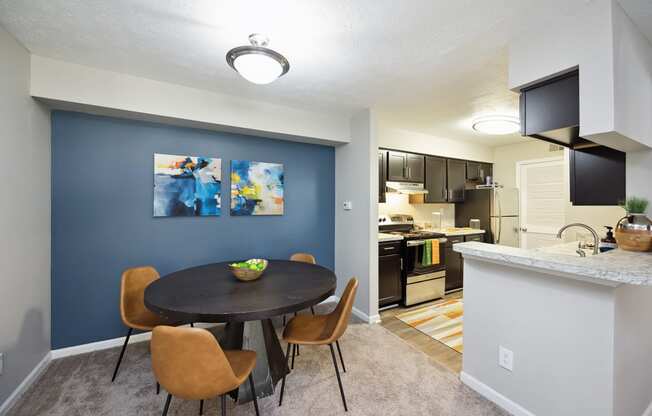 Dining And Kitchen at River Oak Apartments, Kentucky, 40206