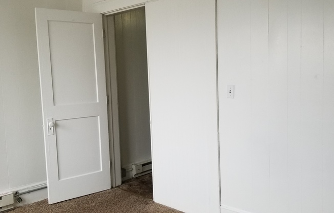 1 bed, 1 bath, $595, Unit 2