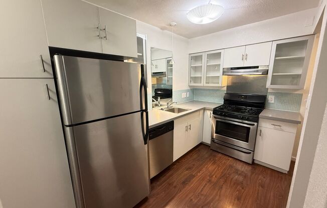 2 beds, 1 bath, 954 sqft, $1,705, Unit RRO-203