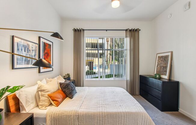 1 bed, 1 bath, 582 sqft, $1,640