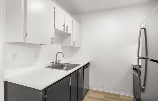2 beds, 1 bath, 700 sqft, $1,335, Unit 04