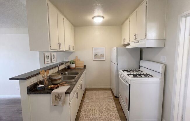 8240 Whitsett Ave