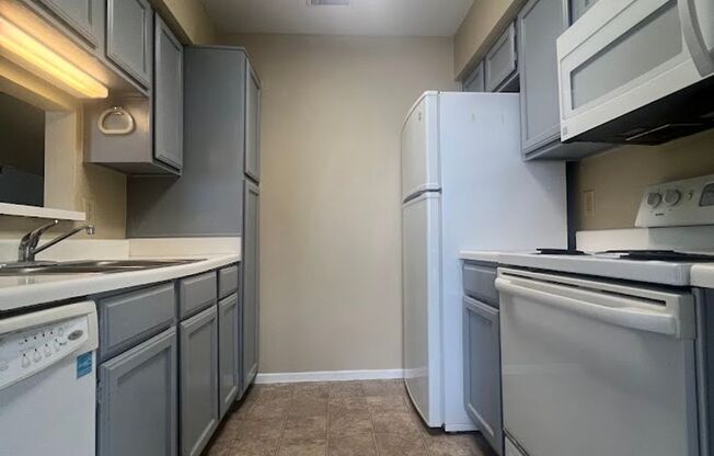 2 beds, 2 baths, $1,700, Unit Unit 303