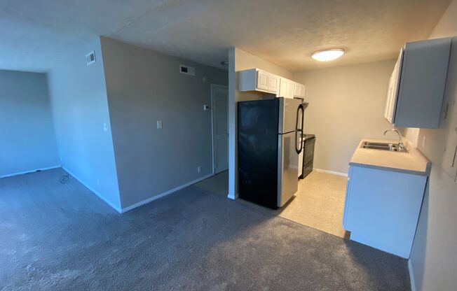 2 beds, 1 bath, 1,000 sqft, $1,365, Unit 11