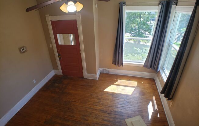 4 beds, 1 bath, $1,600, Unit A West Side-A.Toress