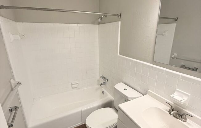 2 beds, 1 bath, 850 sqft, $1,245, Unit 8E