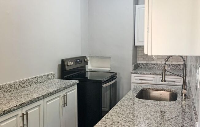 3 beds, 1 bath, 1,050 sqft, $1,499, Unit A10