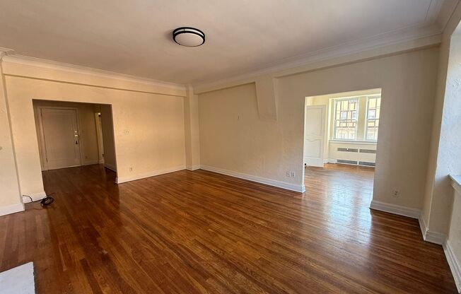 2 beds, 2 baths, 1,303 sqft, $2,200, Unit New King Edward  301