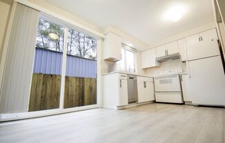 Newly Updated 2 BR Townhouse Apartment in SW Portland!