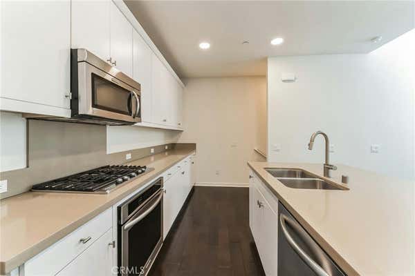 3 beds, 3 baths, 1,394 sqft, $4,200