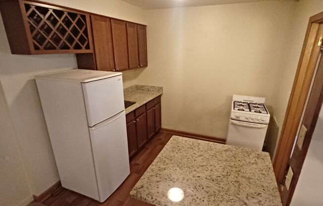 Studio, 1 bath, 325 sqft, $840