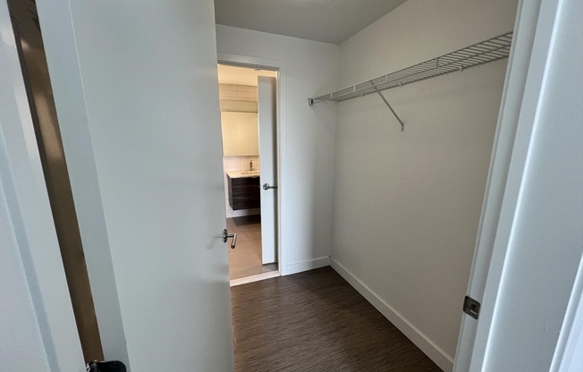 1 bed, 1 bath, 561 sqft, $3,200, Unit 907