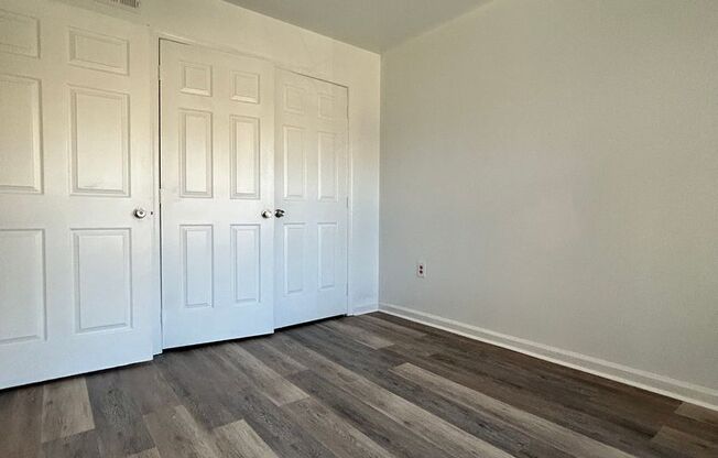 3 beds, 1.5 baths, $1,600, Unit 4053 Parrish St
