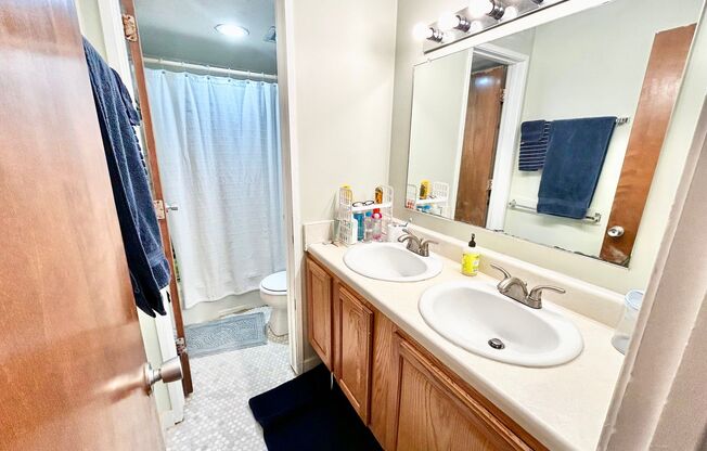 2 beds, 1 bath, 768 sqft, $2,350, Unit 321