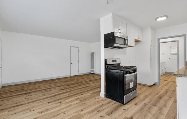 1 bed, 1 bath, 614 sqft, $1,695, Unit 06