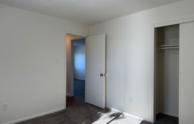 2 beds, 1 bath, 709 sqft, $900, Unit 4601 Apt B2