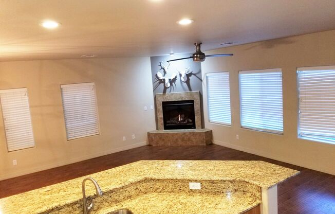 Beautiful, Pet Friendly, Multi-level, 2110 sqft, Luxury Townhouse w/A/C! 3 Bed, 2.5 Bath, + Loft - Avail. June 10th!