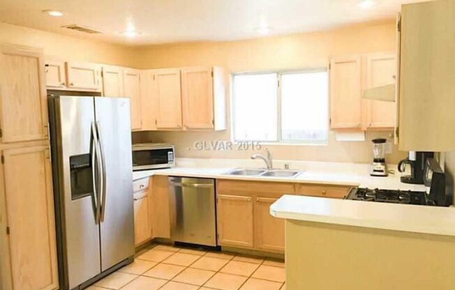 Cozy 3 Bed 2.5 Bath Home in Gated Community