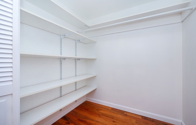 4 beds, 3.5 baths, 1,900 sqft, $5,800, Unit T8