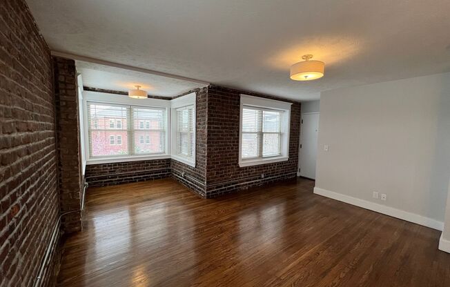 1 bed, 1 bath, 650 sqft, $1,295, Unit Unit 301 A650 Corner Unit w/Nook and Downtown View