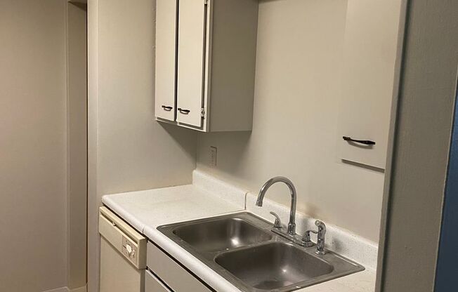 2 beds, 2 baths, 965 sqft, $1,095, Unit 30