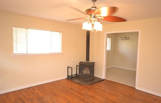 3 Bedroom farmhouse nestled on 3.9 acre in Cedar Park