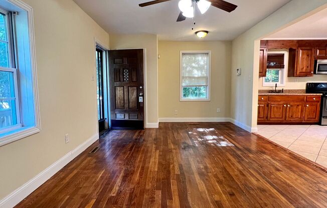 Quaint 3 Bedroom, 2 Bathroom Home in Northside Available May 14th!