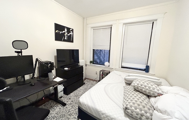 2 beds, 1 bath, $3,550, Unit 11