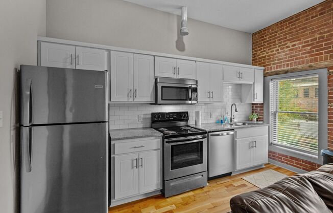 1 bed, 1 bath, $2,295, Unit 143 2J (149-F2D)