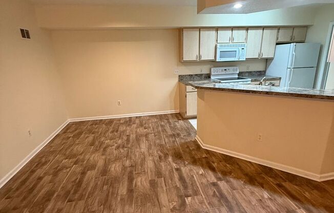 Waterford Lakes - 2 bed/2 bath condo AVAILABLE NOW!