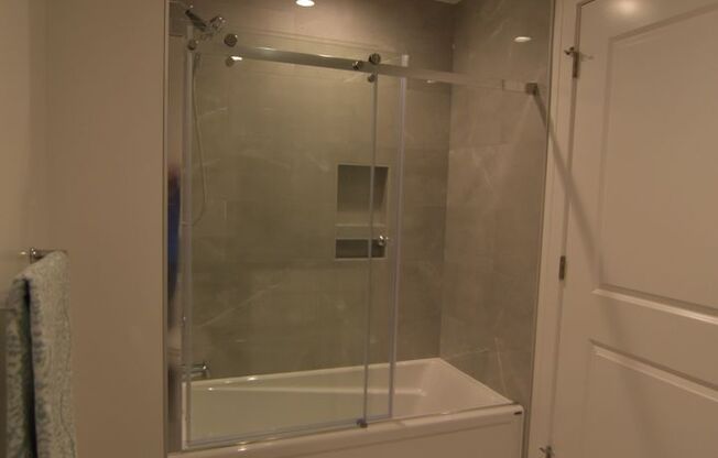 1 bed, 1 bath, 673 sqft, $2,700, Unit 3833-613